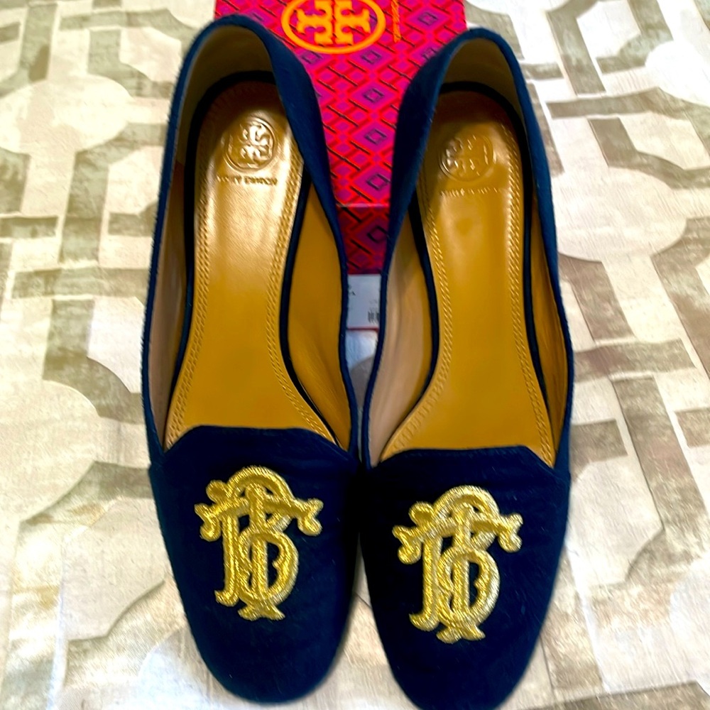 Beautiful Tory Burch Navy loafer with “spark gold” embroidery.
